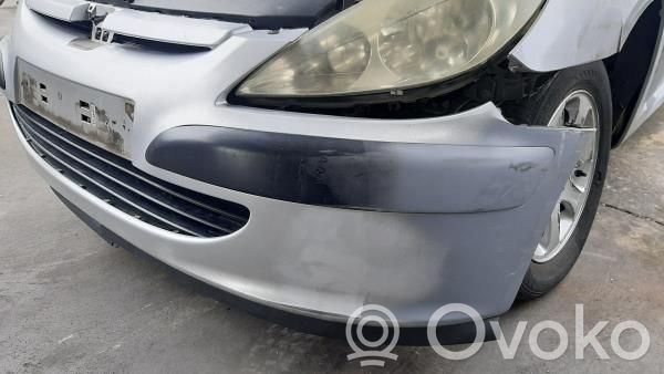 Peugeot 307 Priekšējais bamperis 