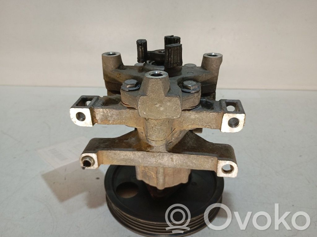 Ohjaustehostimen pumppu   6C113A674AG