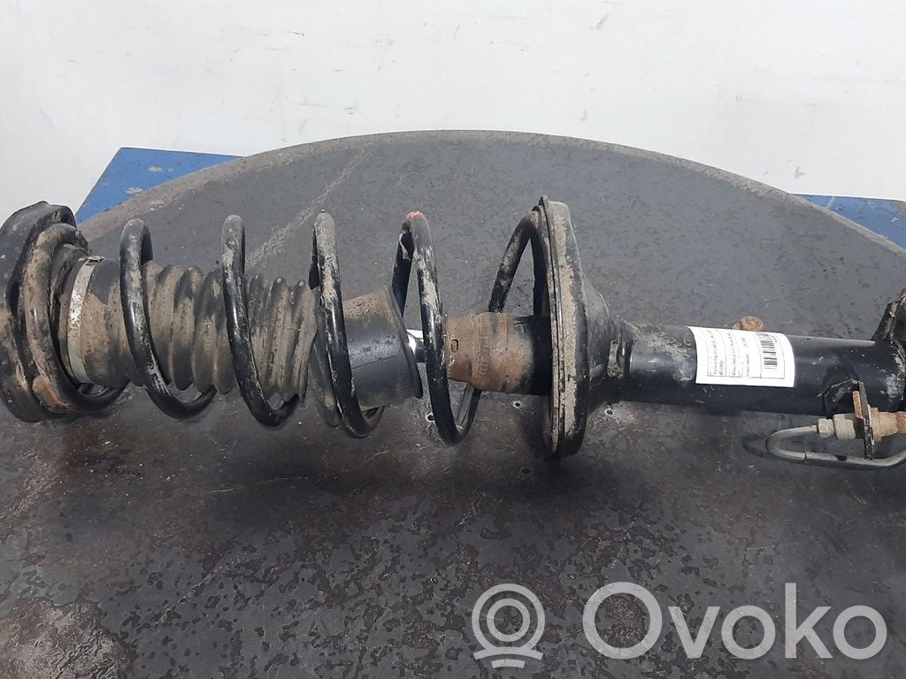 Toyota Corolla E90 Aizmugurē amortizators 