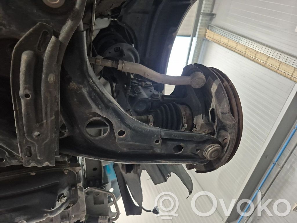 Toyota Yaris Wahacz przedni 