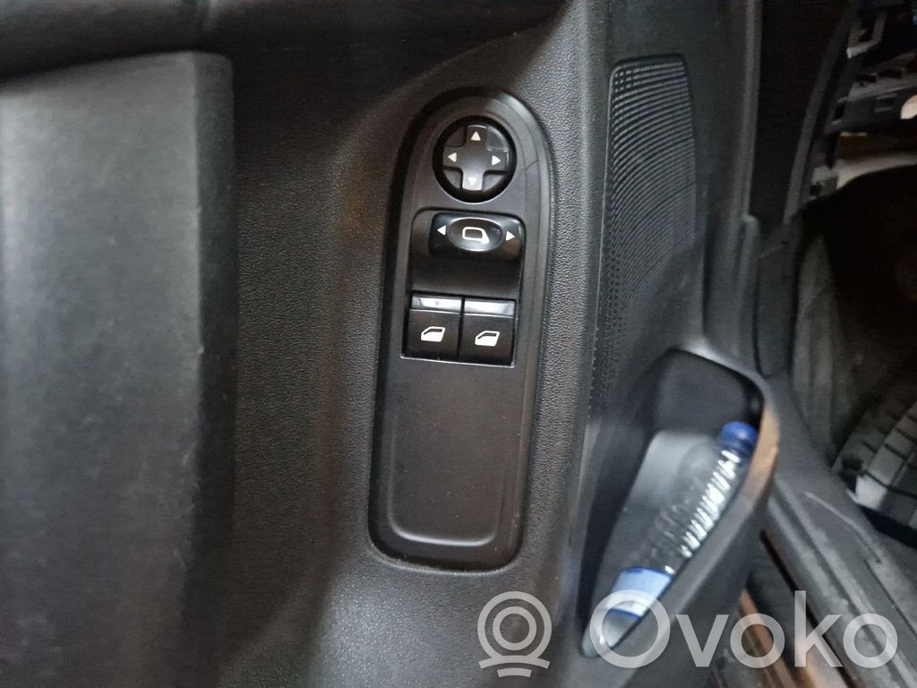 Electric window control switch   6490CF
