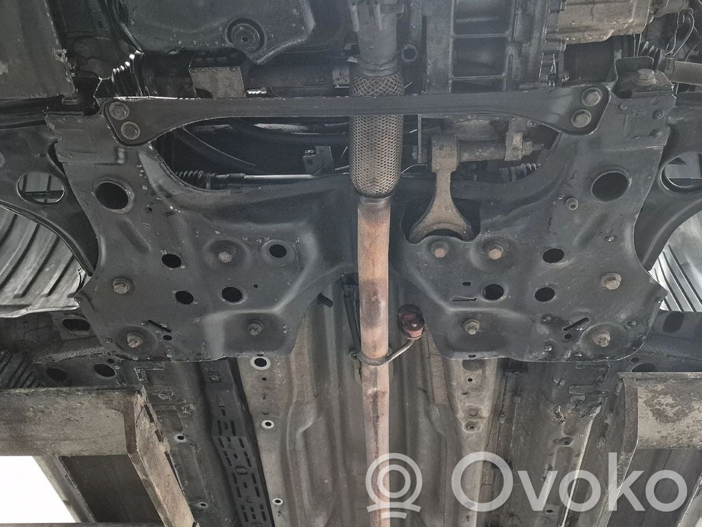 Opel Combo D Priekinis traversas 