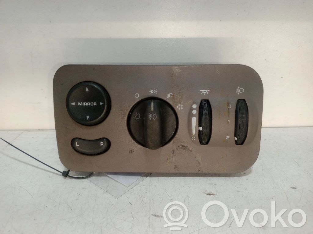 Light switch   746746093