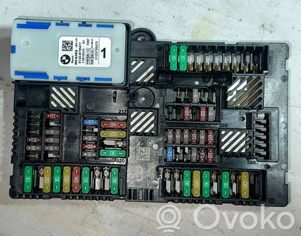 BMW 5 G30 G31 G38 Saugiklių blokas 