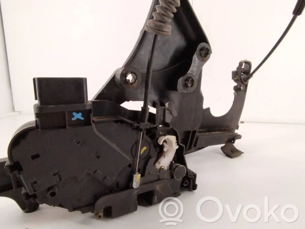 Volvo V50 Front door lock 