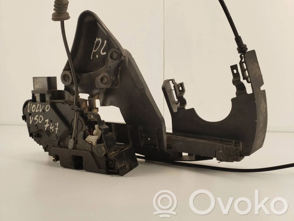 Volvo V50 Front door lock 