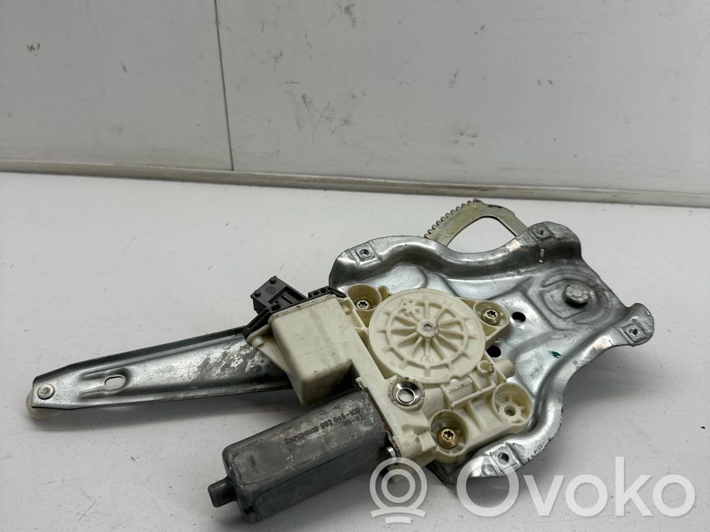 Toyota Avensis T250 Elektryczny podnośnik szyby drzwi tylnych 