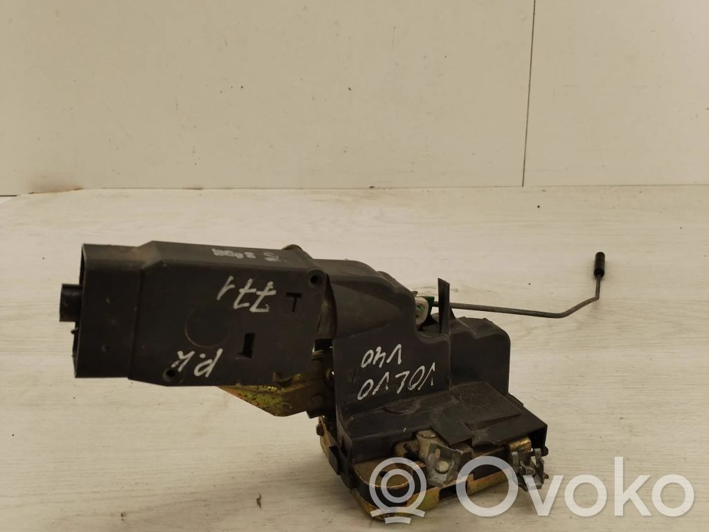 Volvo S40, V40 Priekšpusē slēdzene 