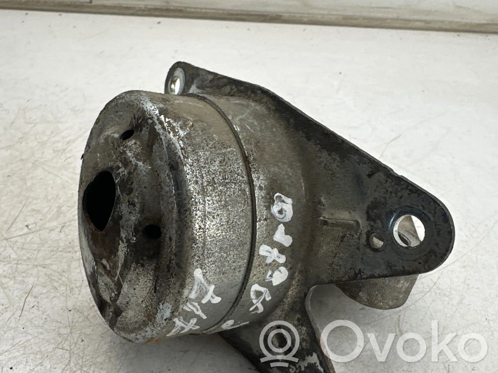 Engine mount bracket