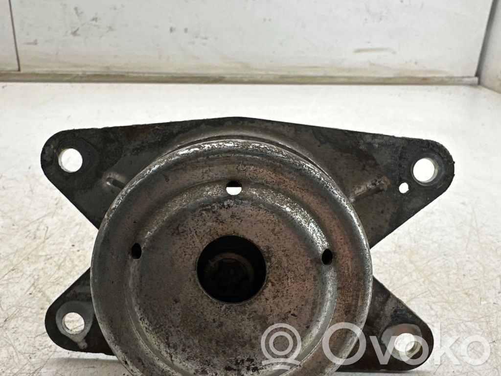 Opel Zafira A Engine mount bracket 
