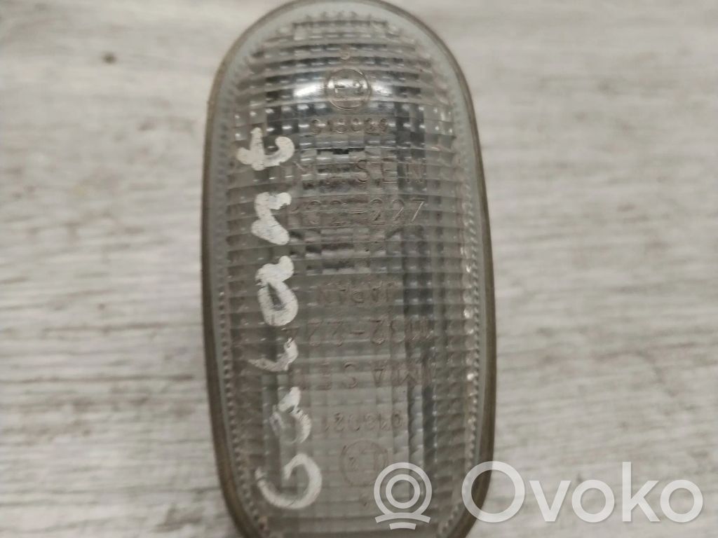 Front fender indicator light   018039