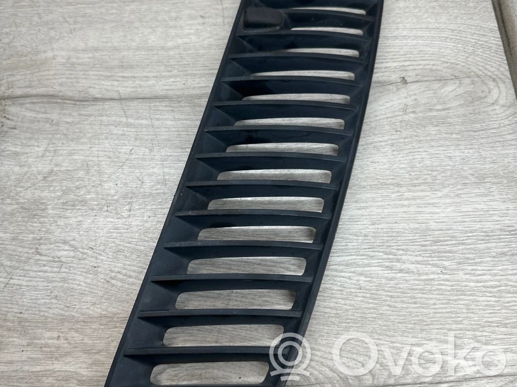 Grille calandre de capot   0627110