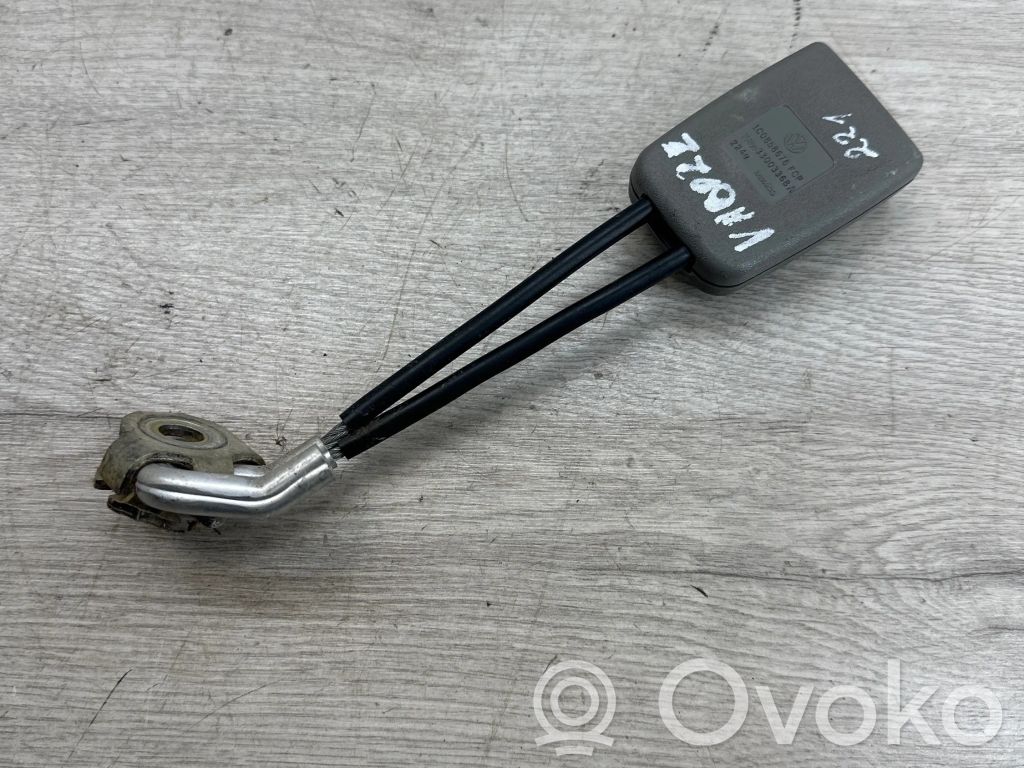 Volkswagen New Beetle Rear seatbelt buckle 