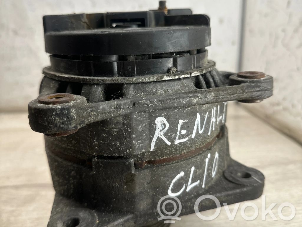 Renault Clio III Генератор 