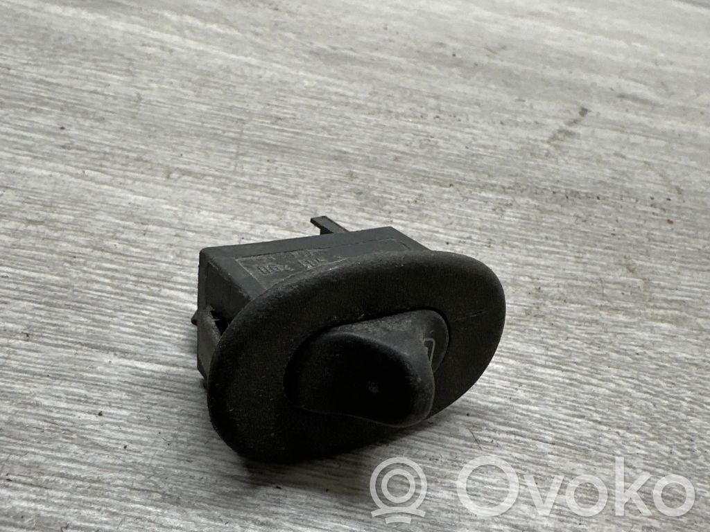 Electric window control switch   4519989,S501290