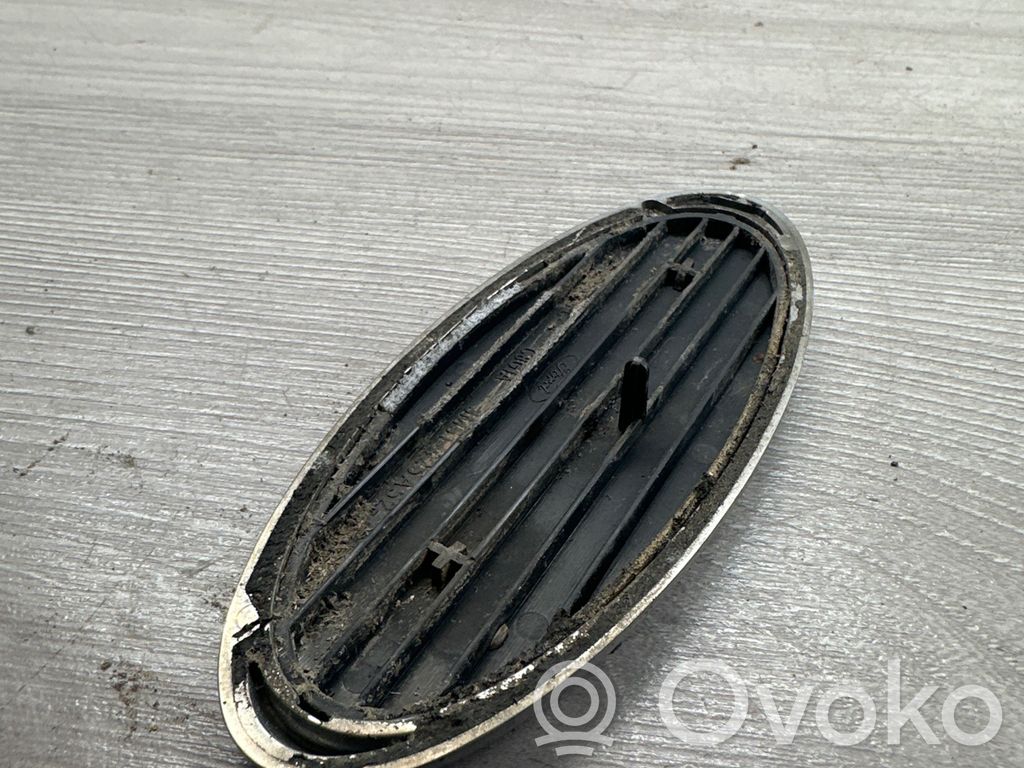 Gamintojo ženkliukas   C8G1A,3M514257