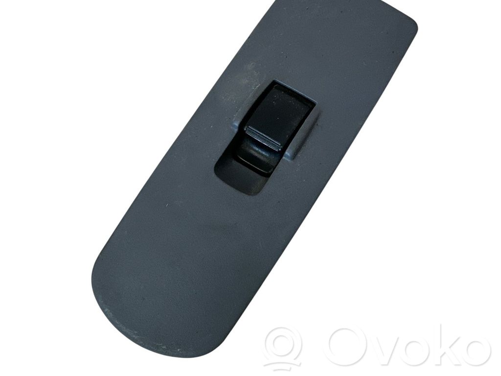 Electric window control switch   MN141018,0584D6,C8DD389M,315924