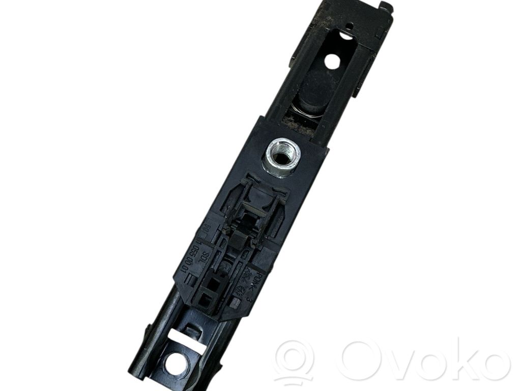 Skoda Octavia Mk2 (1Z) Seat belt adjustment rail 