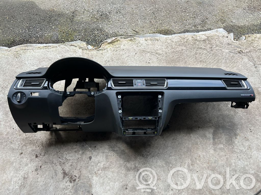 Skoda Rapid (NH) Deska rozdzielcza 