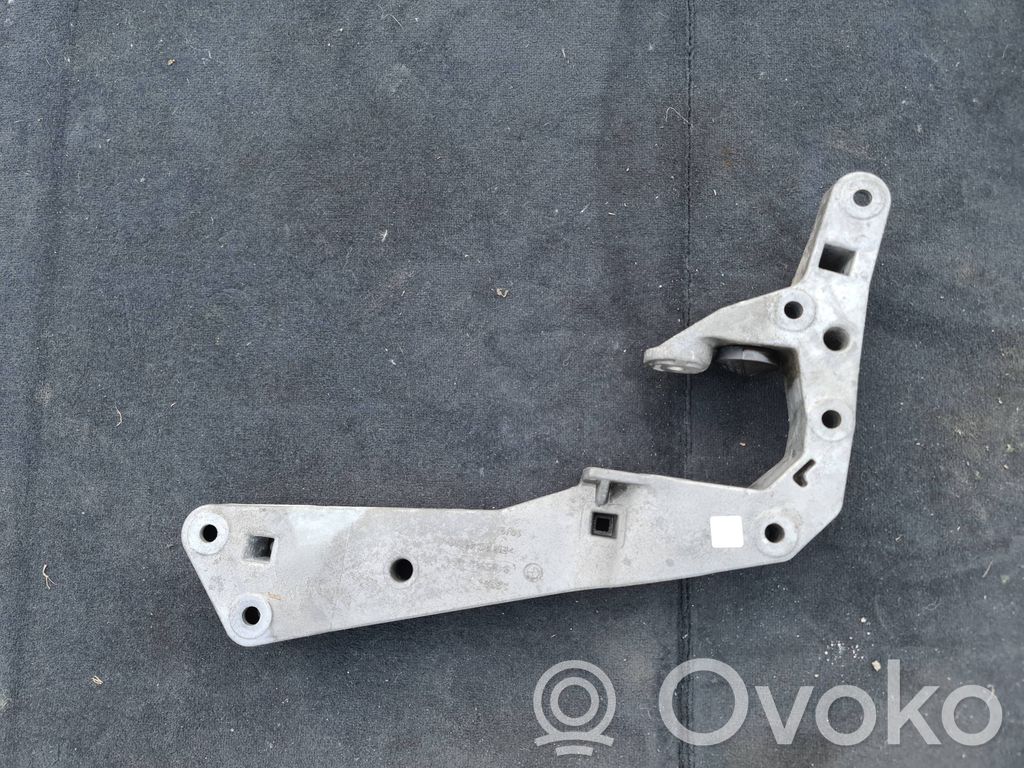 BMW 5 G30 G31 G38 Gearbox mounting bracket 