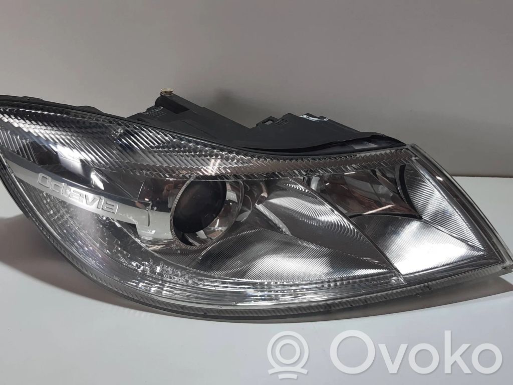 Skoda Octavia Mk2 (1Z) Lampa przednia 