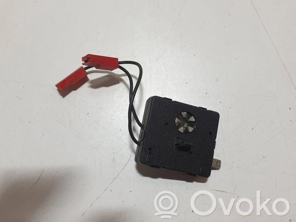 Jaguar XF X250 Aerial antenna amplifier 