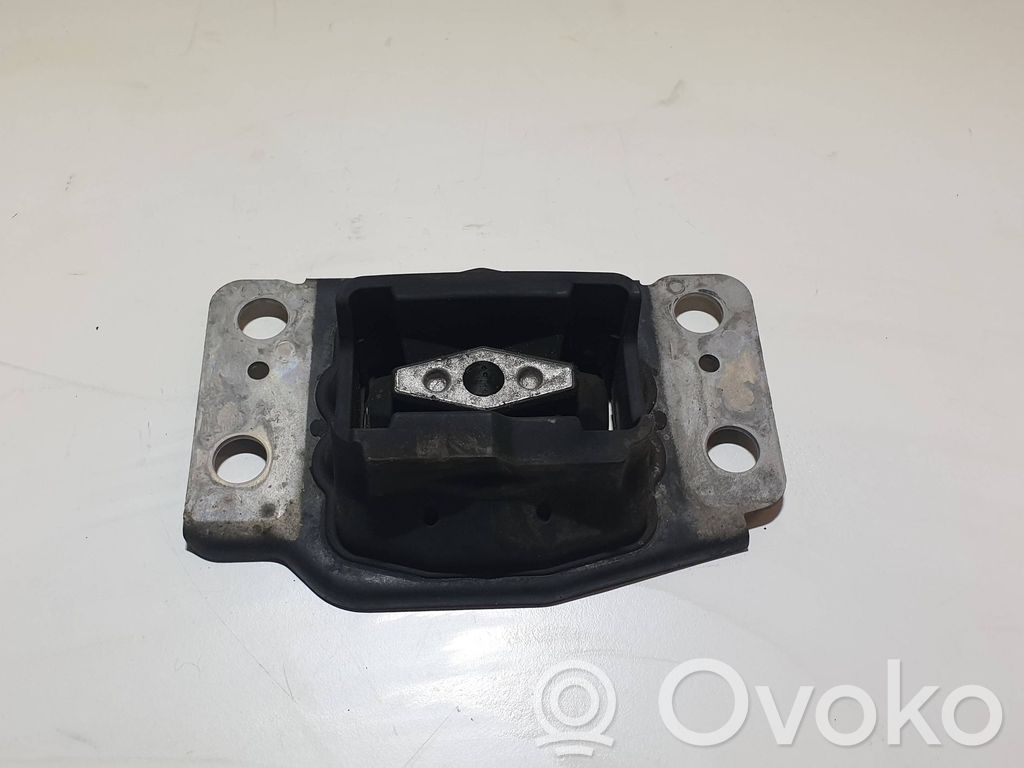 Engine mount bracket   7G917M121