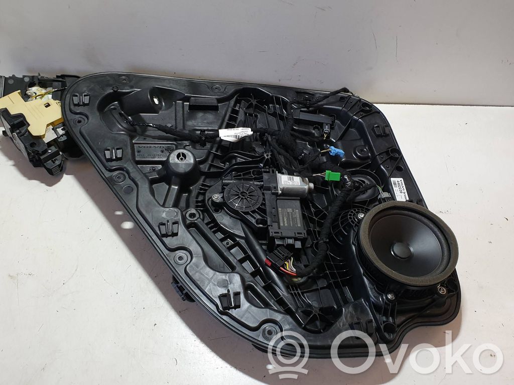 Volvo XC40 Elektryczny podnośnik szyby drzwi tylnych 