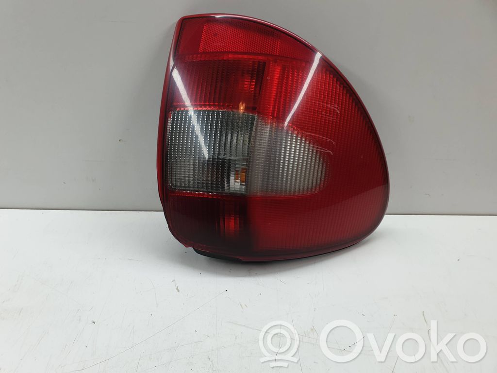 Chrysler Grand Voyager IV Aizmugurējais lukturis virsbūvē 