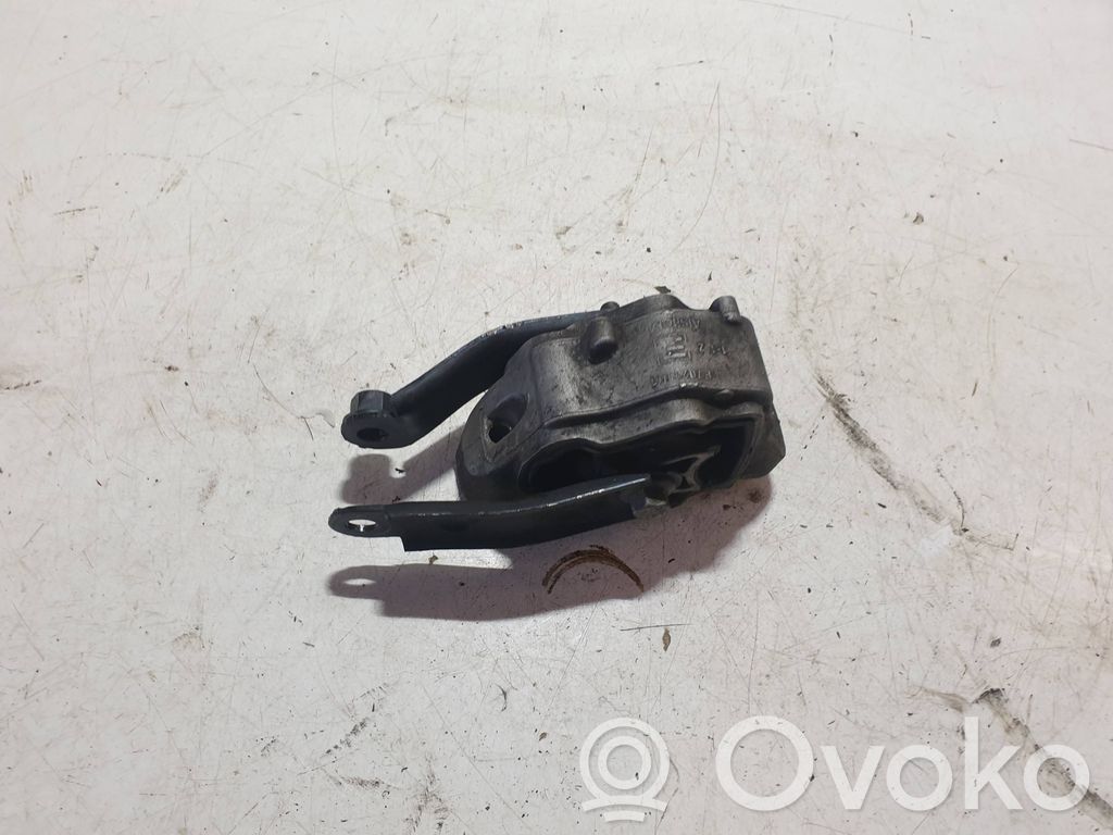 Volvo XC60 Engine mount bracket 