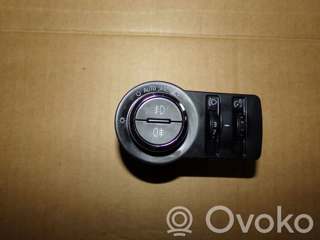 Opel Astra J Light switch 