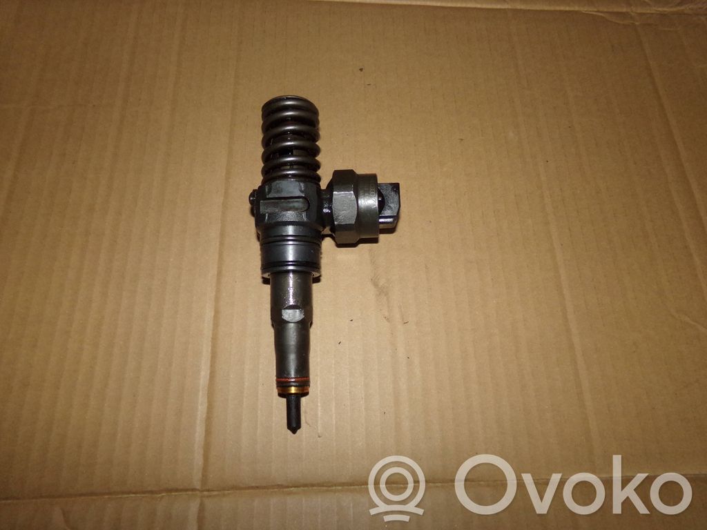 Volkswagen PASSAT B5 Inyector de combustible 
