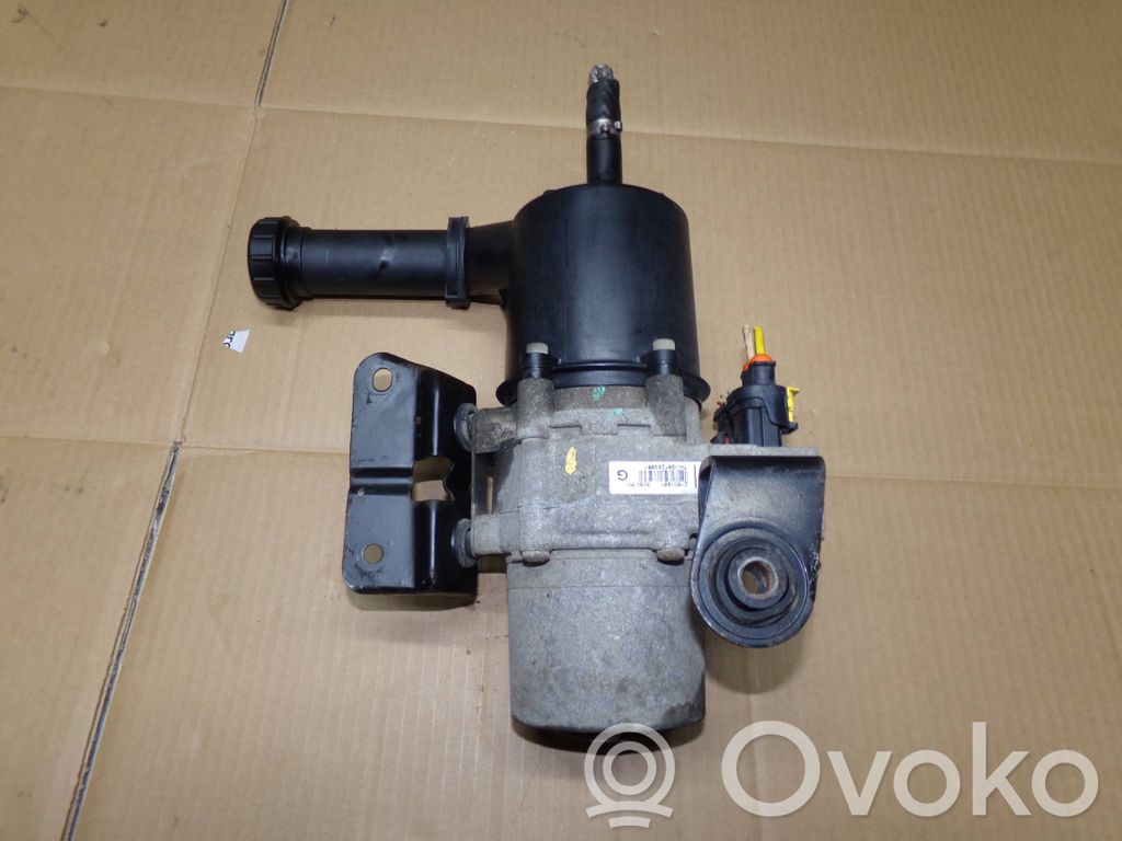 Citroen C4 I Ohjaustehostimen pumppu 