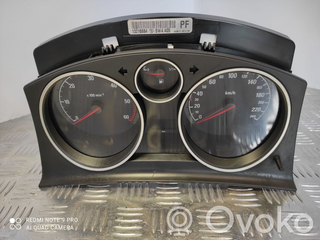 Opel Zafira B Speedometer (instrument cluster) 