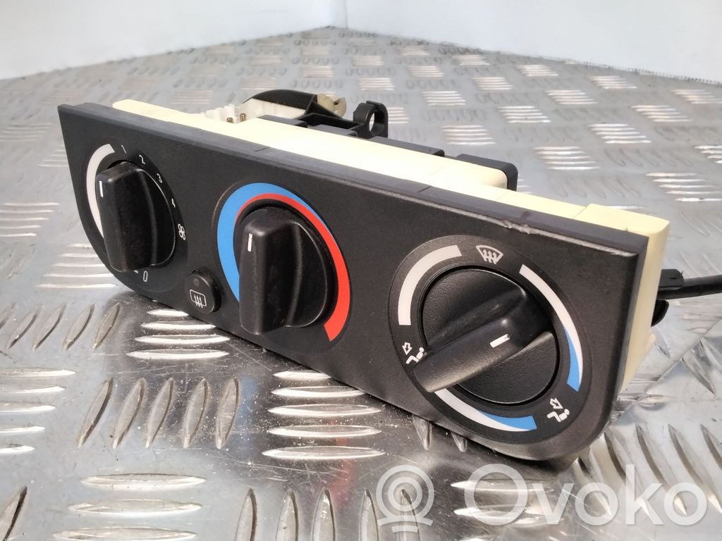 BMW 3 E36 Climate control unit 