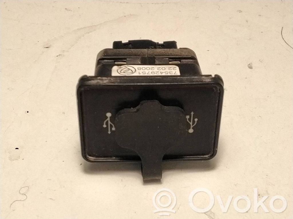 Fiat Bravo USB jungtis 