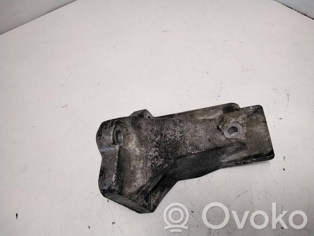 Volvo S80 Engine mounting bracket 