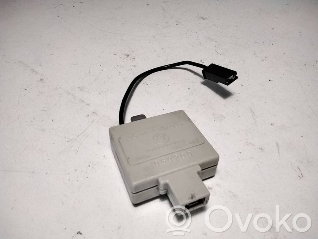 BMW 3 E36 Antenna control unit 