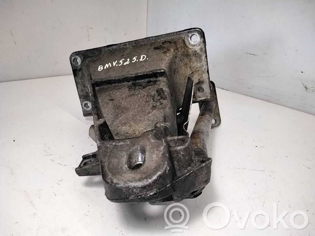 BMW 5 E39 Engine mounting bracket 
