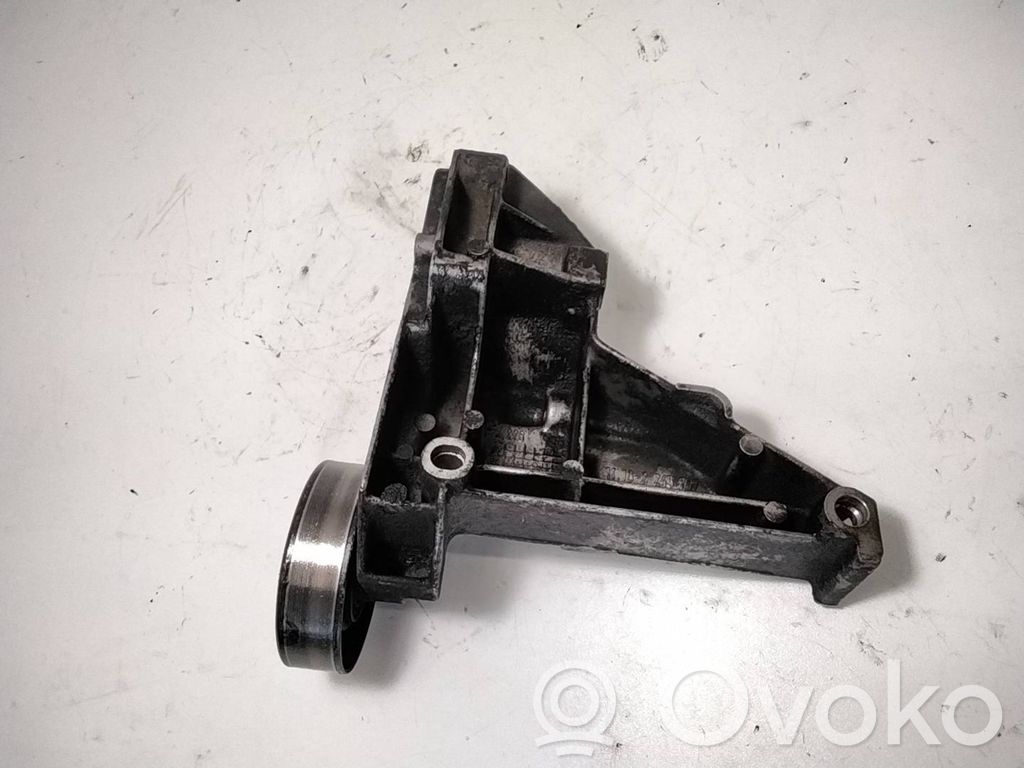 BMW 5 E39 Engine mounting bracket 