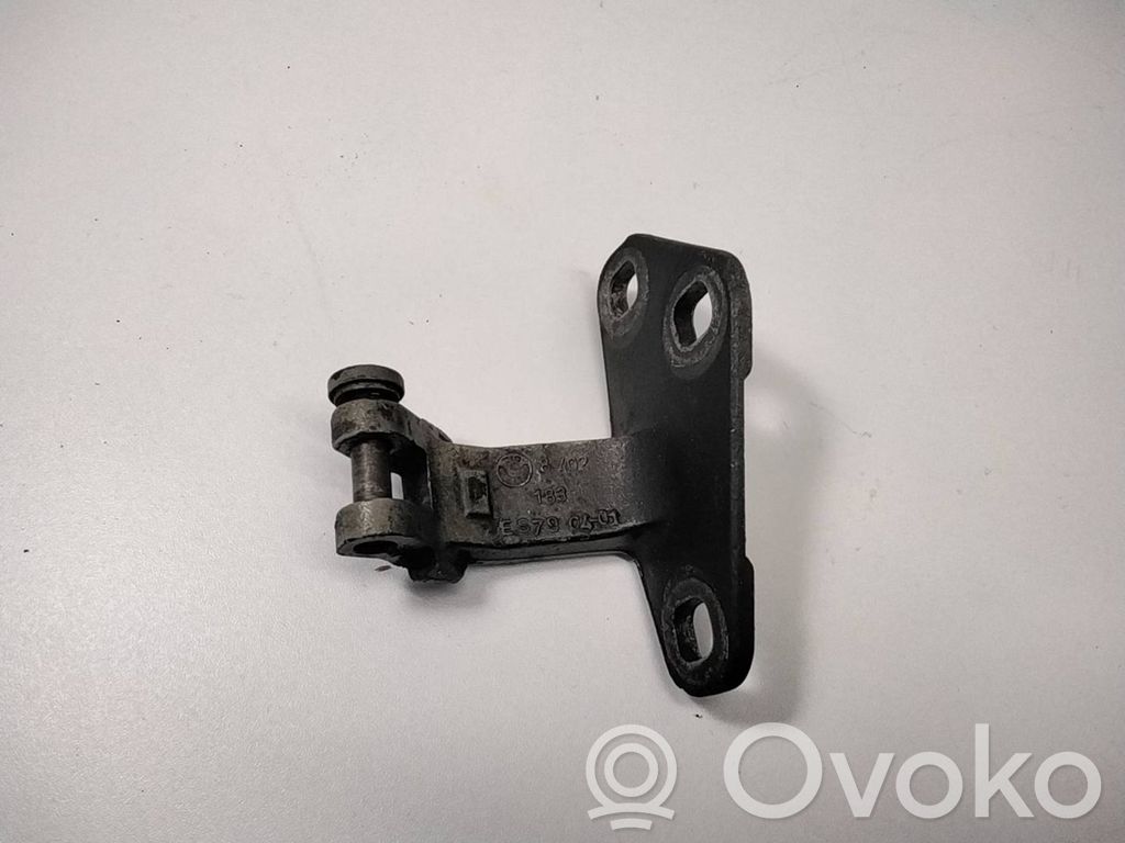 Front door upper hinge   ES790401,8402