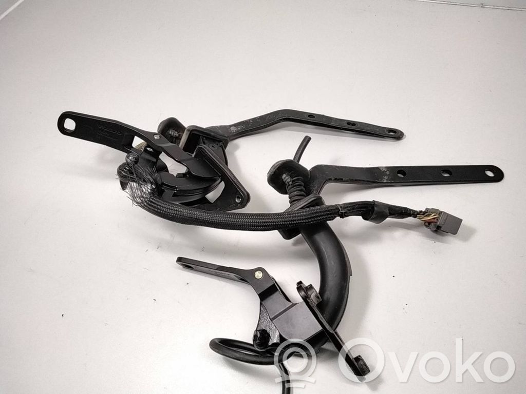 Volvo V70 Tailgate/trunk/boot hinge 