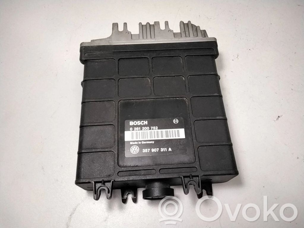 Volkswagen Golf III Engine control unit/module 