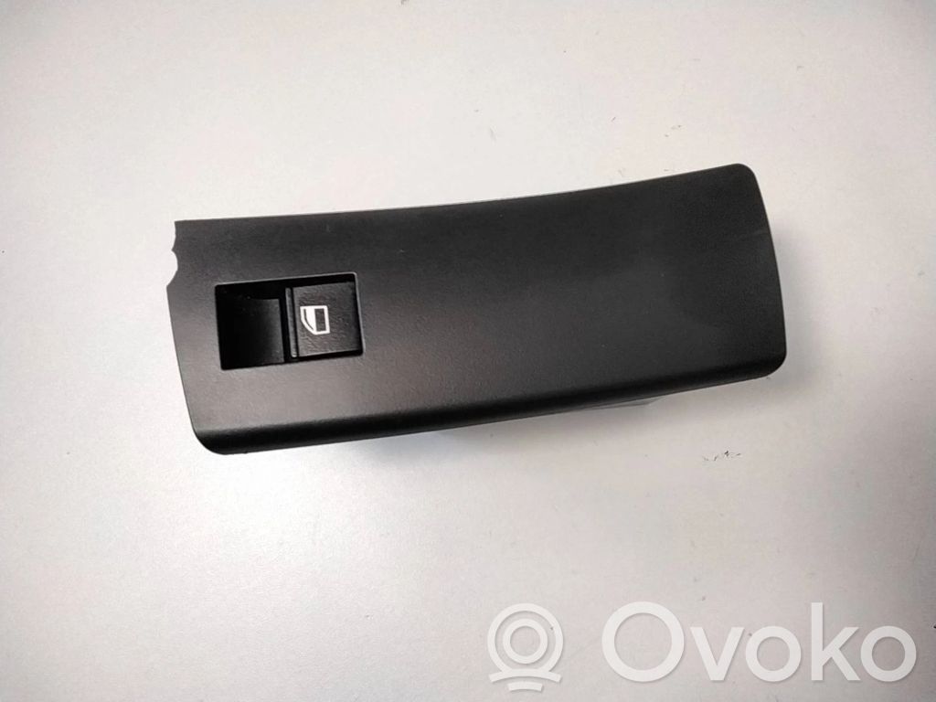 Electric window control switch   6907500