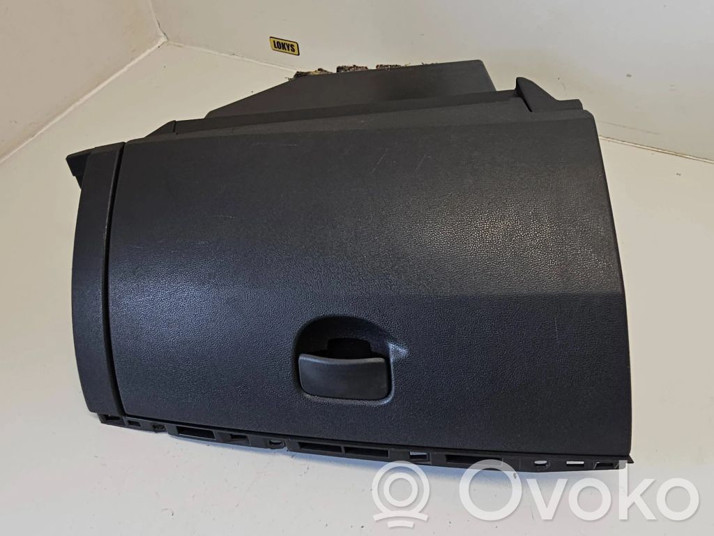Renault Clio III Glove box 