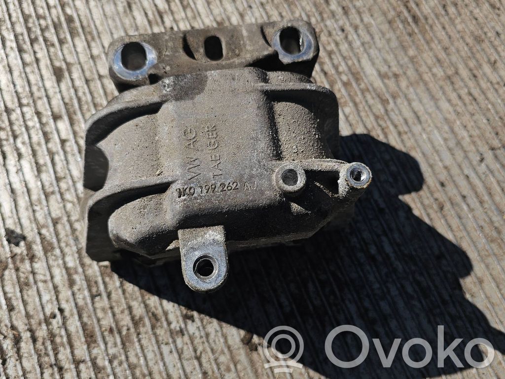 Volkswagen Golf V Engine mount bracket 