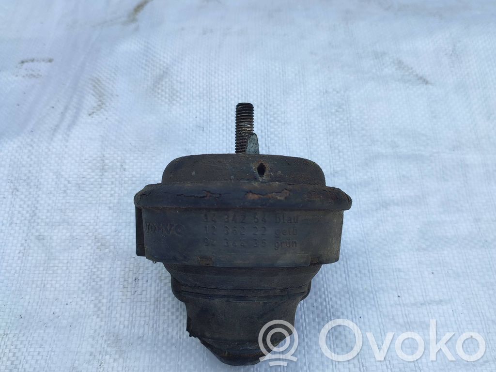 Volvo S70  V70  V70 XC Engine mount bracket 