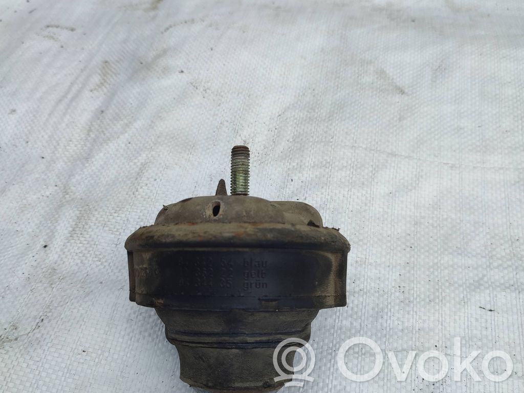 Volvo S70  V70  V70 XC Engine mount bracket 