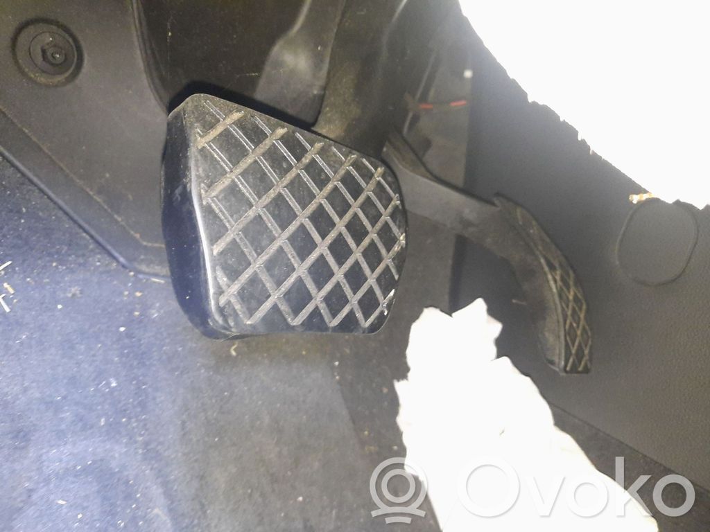 Accelerator throttle pedal