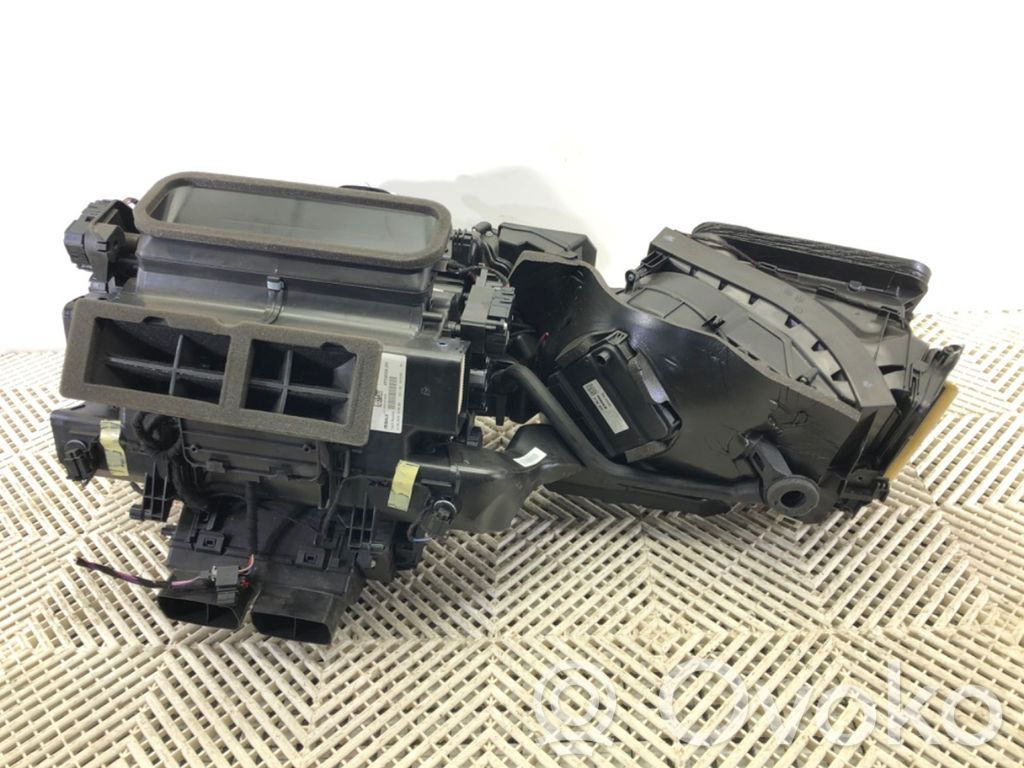 Audi A8 S8 D5 Radiatore riscaldamento abitacolo 